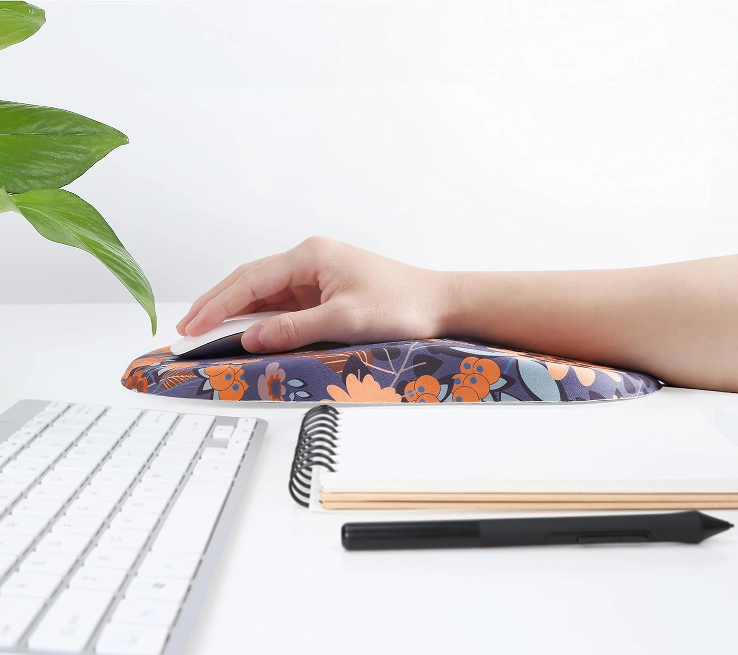 hueilm Ergonomic Mouse Pad Wrist Support,Pain Relief Mouse Pad with Wrist Rest,Entire Memory Foam Mouse Pad with Non-Slip PU Base,Comfortable Mousepad Perfect for Office & Home, 1PCS（Flowers）