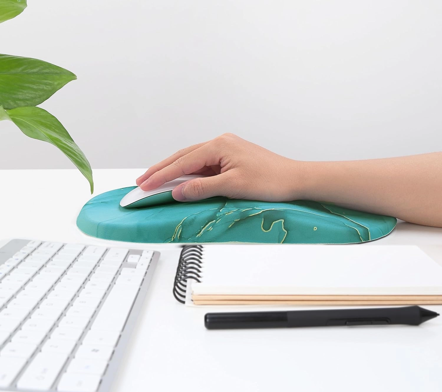 hueilm Ergonomic Mouse Pad Wrist Support,Pain Relief Mouse Pads with Wrist Rest,Entire Memory Foam Mouse Pad with Non-Slip PU Base,Comfortable Mousepad Perfect for Office & Home(Green Marble)