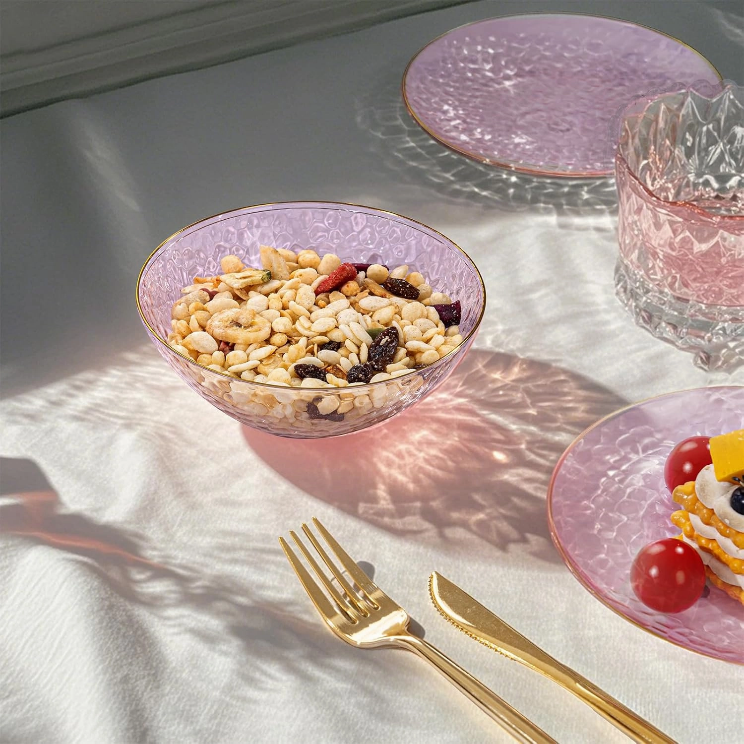 I00000 30 Pack 12-16 Ounce Pink Plastic Bowls Hammered Gold Rimmed Crystal Like, Heavy duty Disposable Bowl Set,Elegant Soup/Salad/Dessert/Ice Cream Bowls For Party, Weddings, Catering
