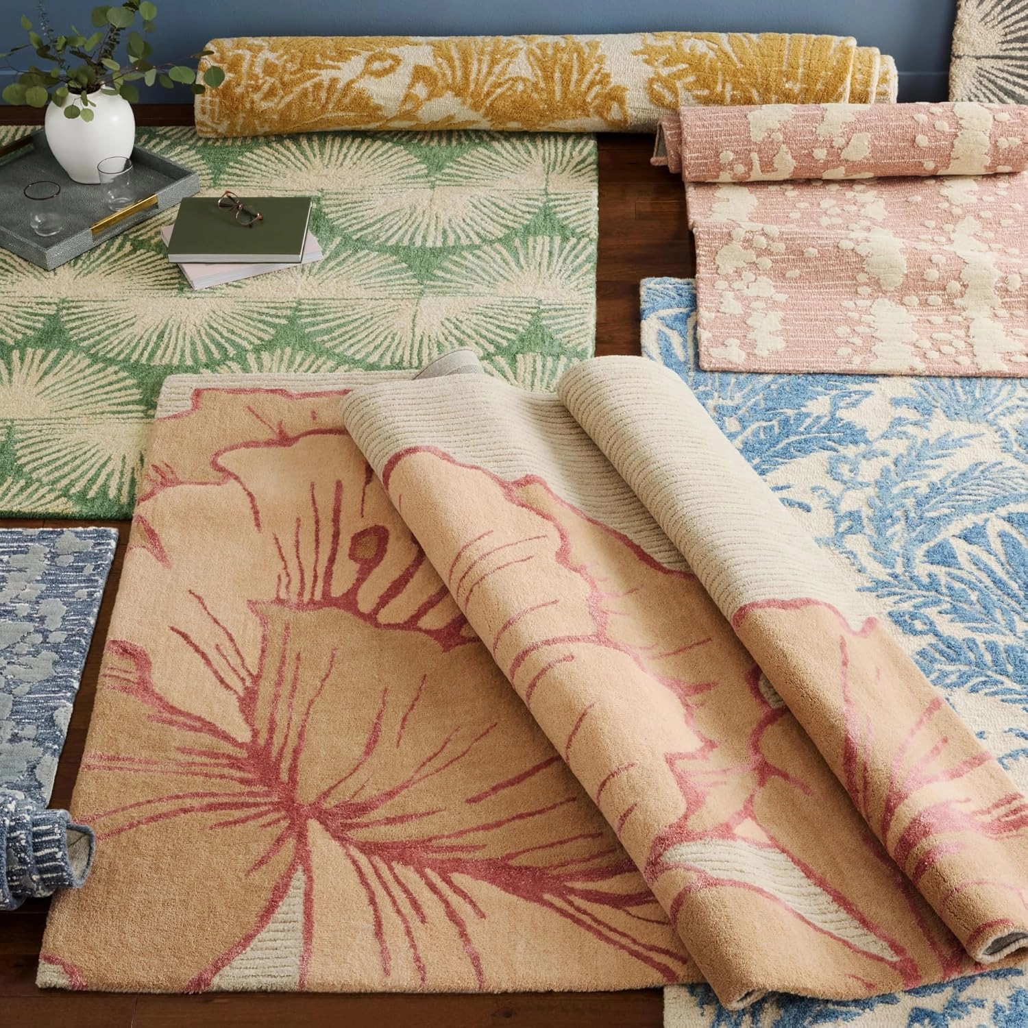 Nicole Miller New York Flora Grandeur Bloom Handcrafted Area Rug, Natural Wool Rug, Bold Floral Rug, Blue, 6'x9'