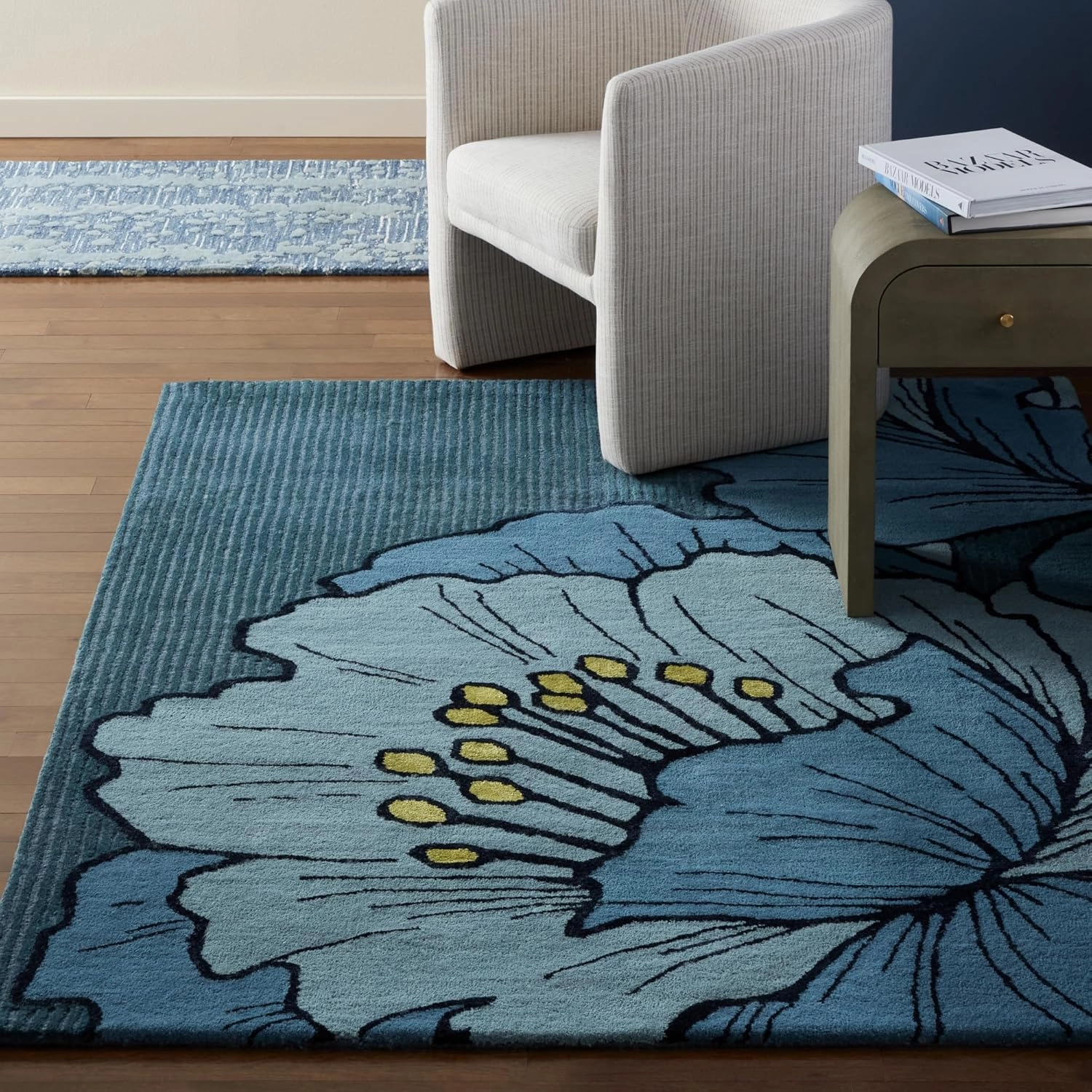 Nicole Miller New York Flora Grandeur Bloom Handcrafted Area Rug, Natural Wool Rug, Bold Floral Rug, Blue, 6'x9'
