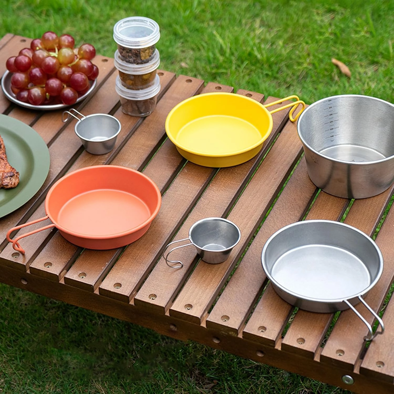Pack of 4 Serving Plates Stainless Steel Tableware Stainless Steel Plates and Bowls Set for Camping and Dining
