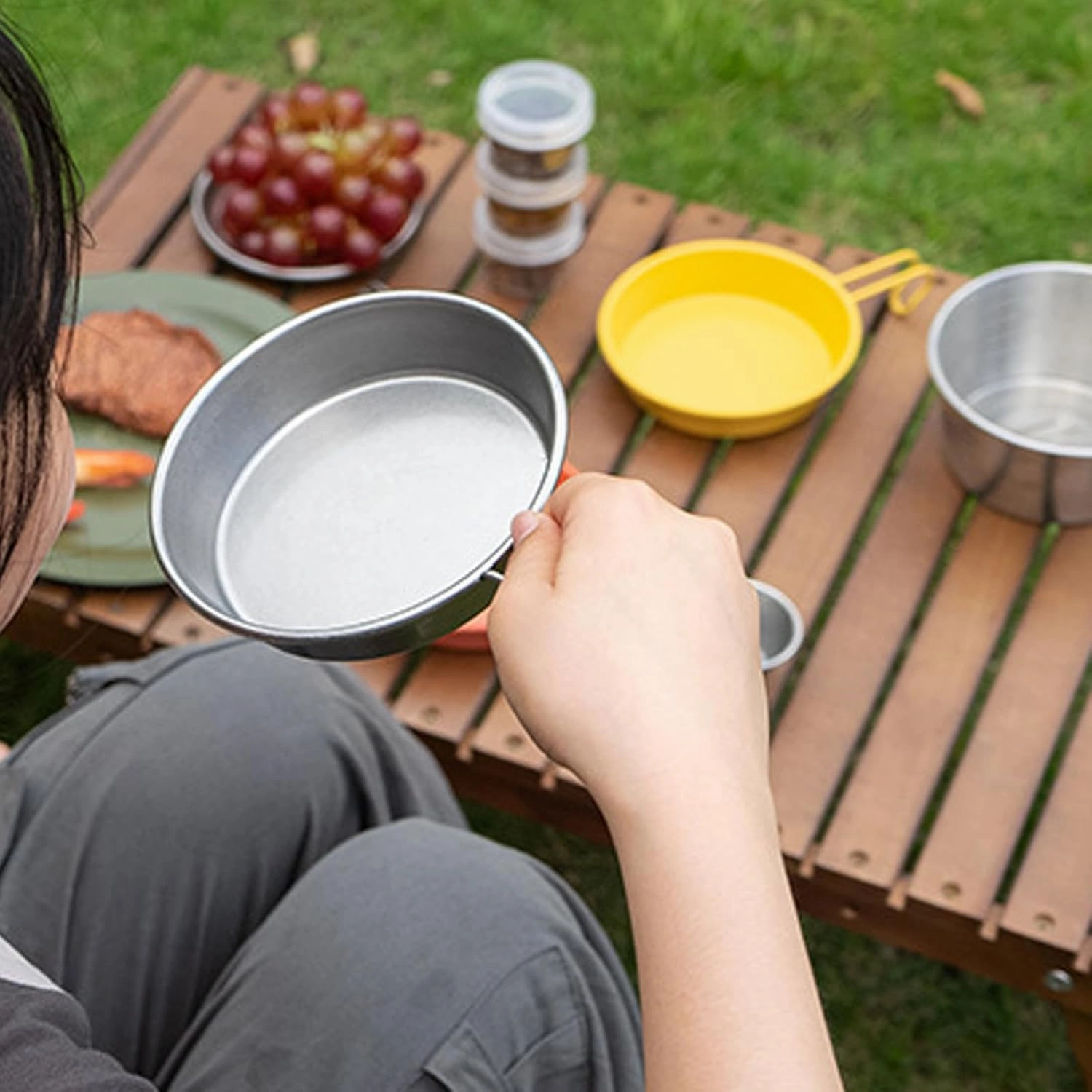 Pack of 4 Serving Plates Stainless Steel Tableware Stainless Steel Plates and Bowls Set for Camping and Dining