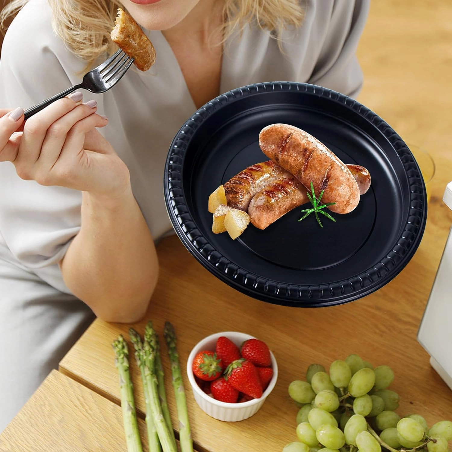 Plastic Plates, Reusable 9 Inch 150 Pack Disposable Dinner Plate Set Heavy Duty Microwave Safe Tray Perfect for Events MFPP Party Trays