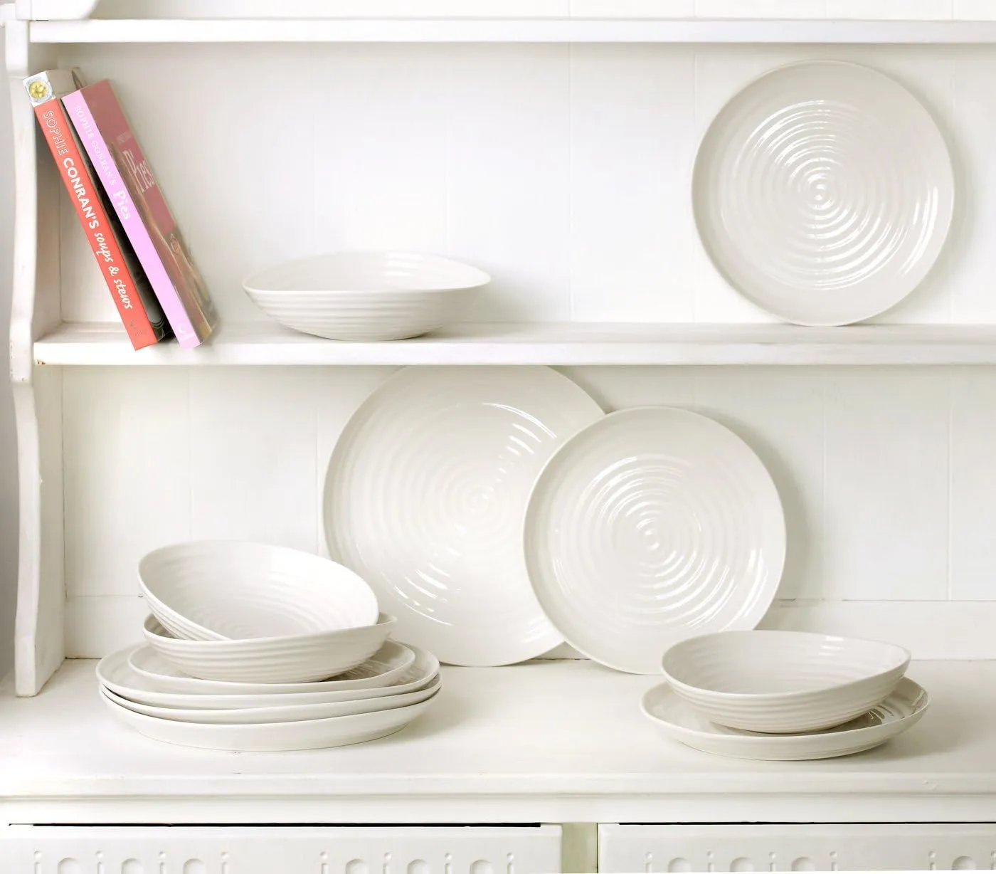 Portmeirion Sophie Conran Coupe Plates | Set of 4 | Porcelain Serving Dishes | White Pasta and Salad Plate | Large Dinnerware Plates | Dishwasher Safe (10.5 in)