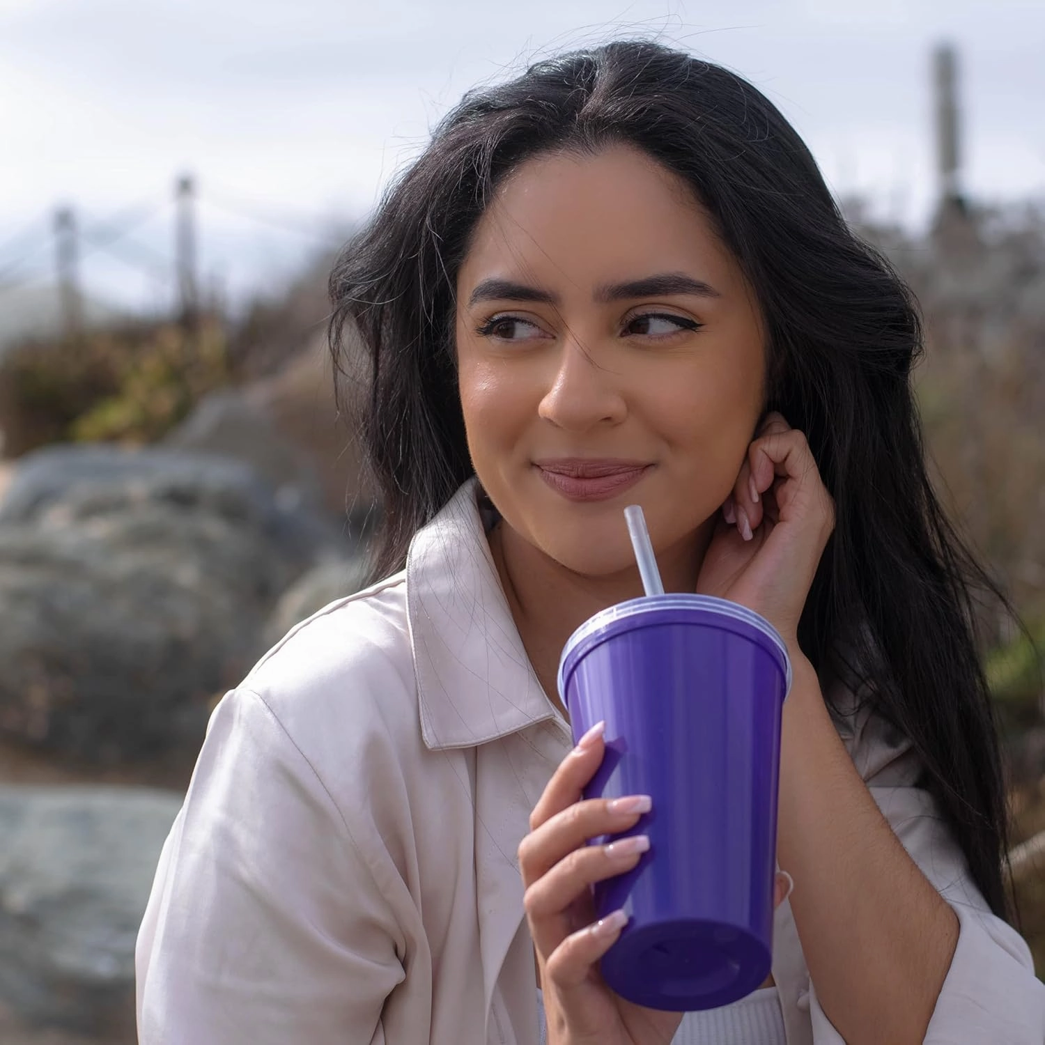 Rolling Sands 22 oz Reusable Plastic Cups with Lids, 10 Pack, USA Made Clear Tumblers; Includes 10 Reusable Straws; Dishwasher Safe