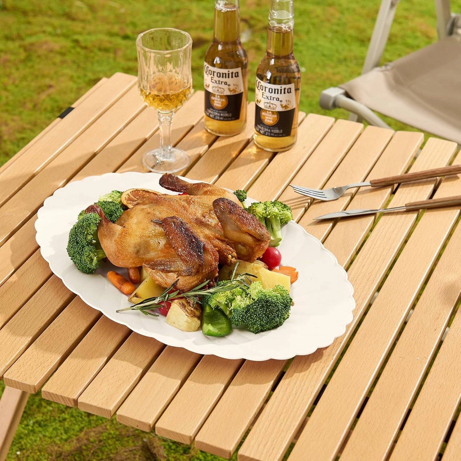 U-QE 25 Count Ivory Plastic Plates - 13.4 inch Oval Plates Disposable Plates Heavy Duty For Big Eaters, Ivory Disposable Platters Ideal for Party, BBQ, Picnic and Weddings