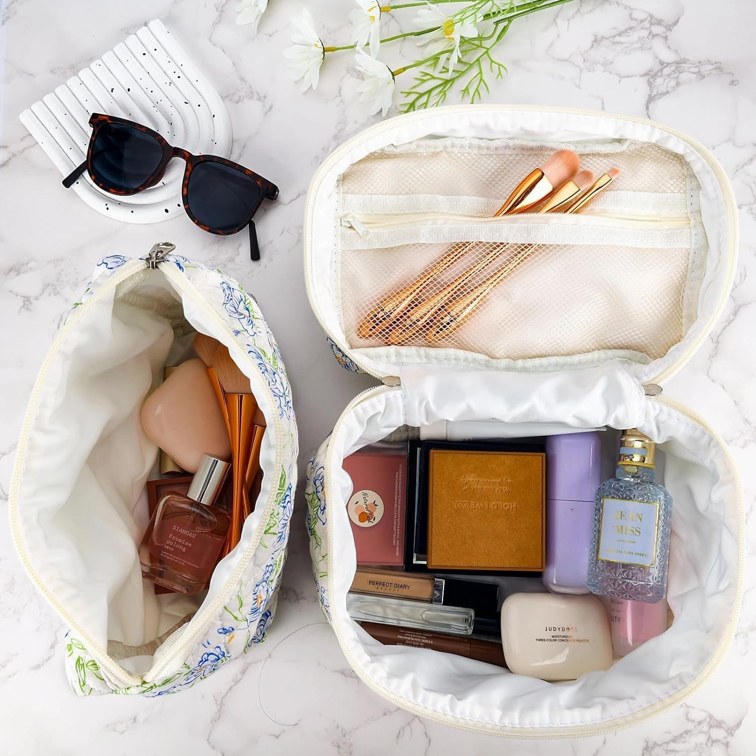uekeboag 2 pcs Large Floral Quilted Makeup Bag Set for Women, Cotton Quilted Big Cosmetic Bag, Coquette Aesthetic Cute Travel Toiletry Bag