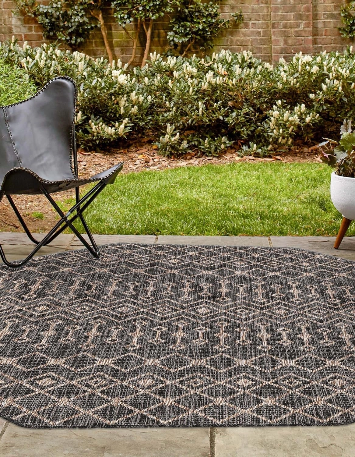 Unique Loom Outdoor Trellis Collection Area Rug - Tribal Trellis (5' 3" Octagon, Charcoal Gray/ Natural)