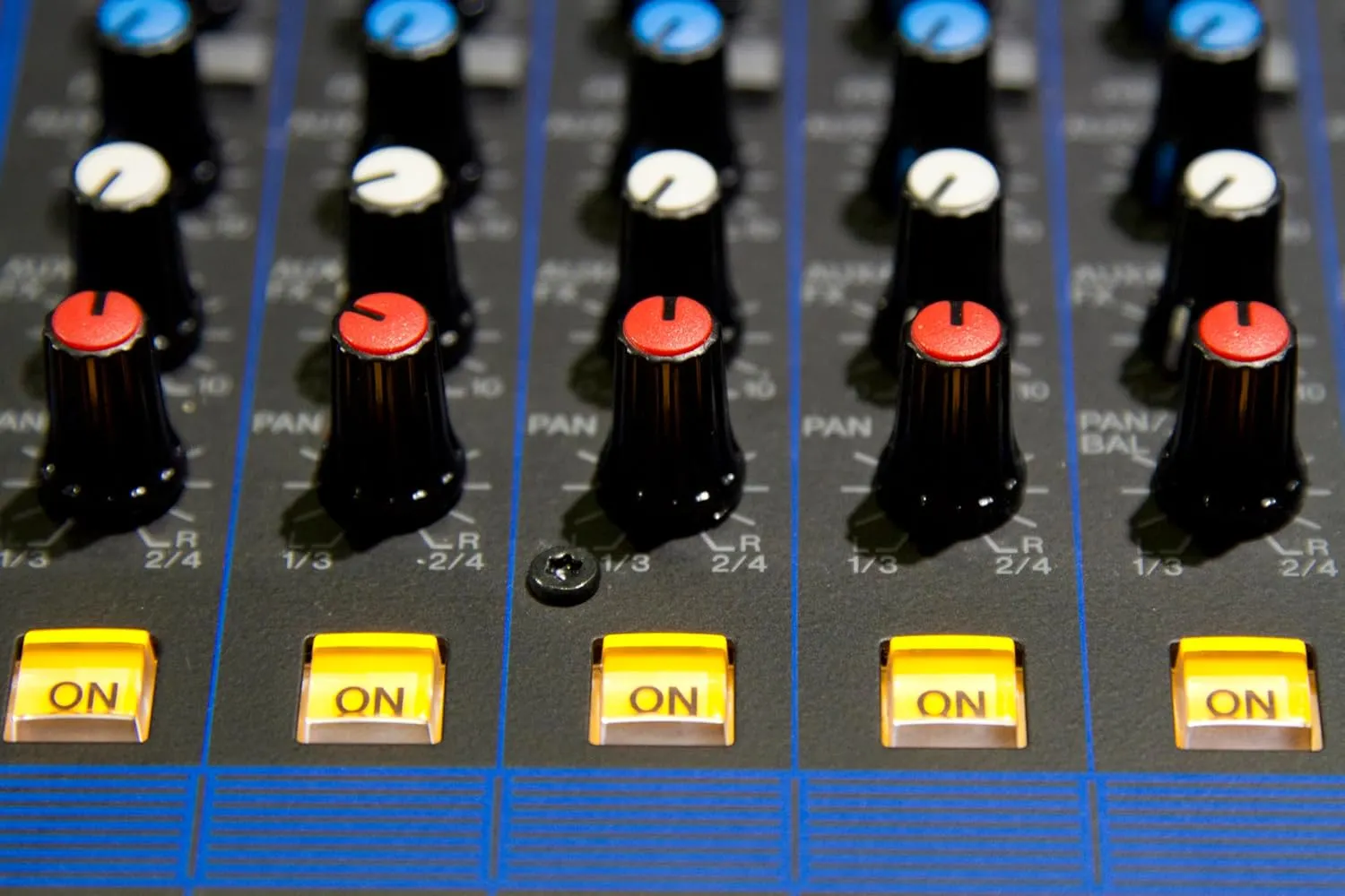 Yamaha MG20XU 20-Input 6-Bus USB Interface Mixer with Effects